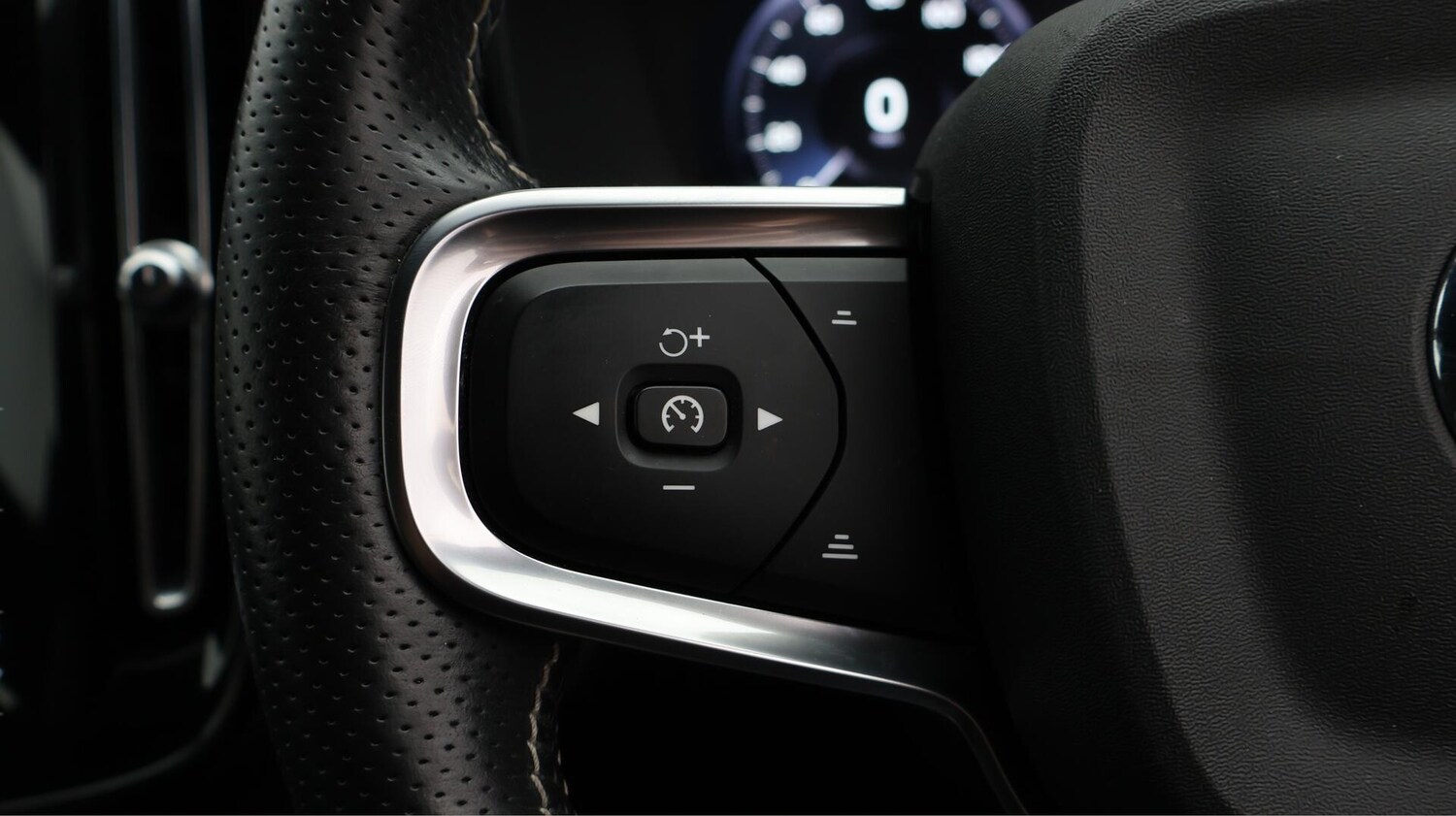 Used Volvo XC40 2021 for sale - 76765671: Photo 24