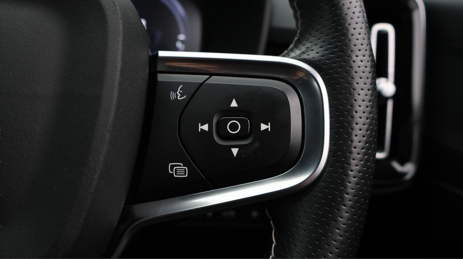 Used Volvo XC40 2021 for sale - 76765671: Photo 25