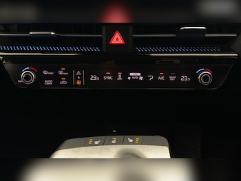 Used Kia EV6 2023 for sale - 78249951: Photo