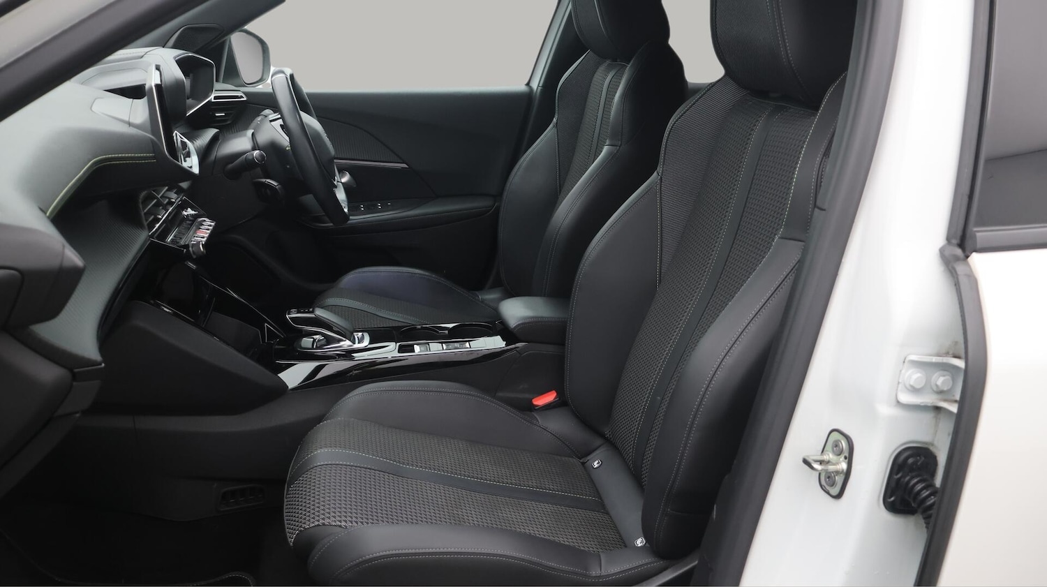 Used Peugeot 2008 2021 for sale - 76538833: Photo 15