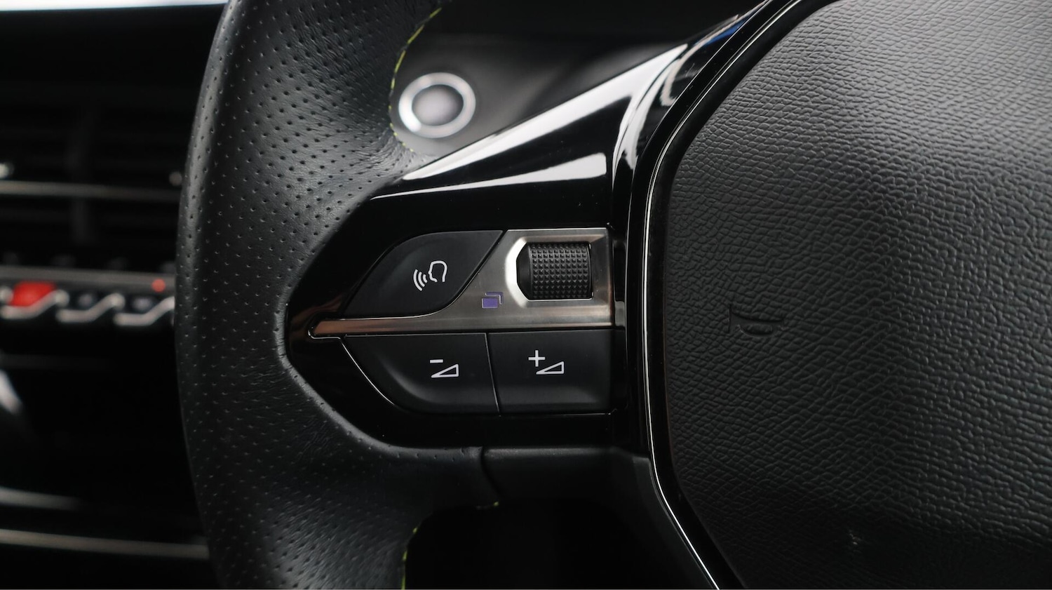 Used Peugeot 2008 2021 for sale - 76538833: Photo 24