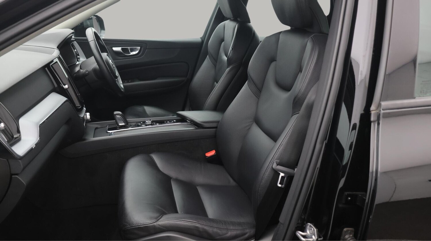 Used Volvo XC60 2020 for sale - 76370572: Photo 15