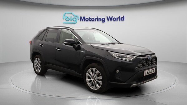 Used Toyota RAV4 2021 for sale - 76306473: Photo 2