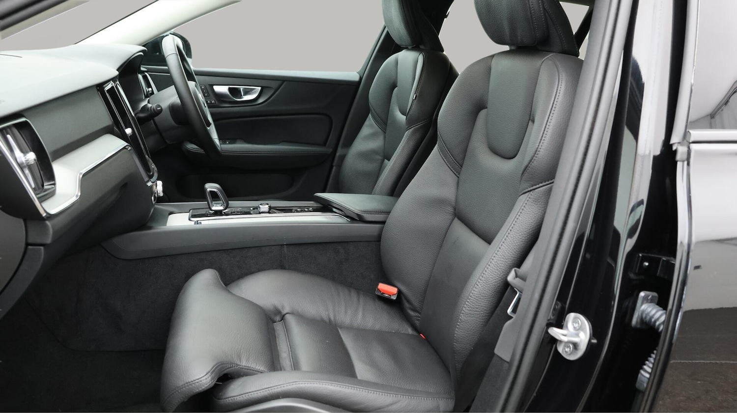 Used Volvo V60 2025 for sale - 76780595: Photo 15