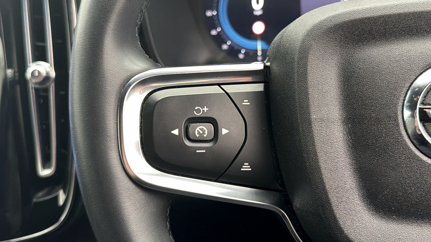 Used Volvo XC40 2022 for sale - 77915508: Photo 23