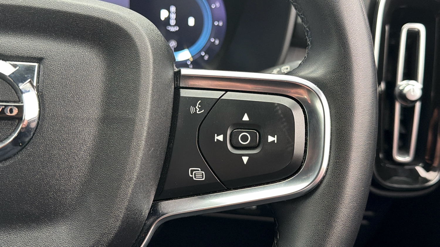 Used Volvo XC40 2022 for sale - 77915508: Photo 24