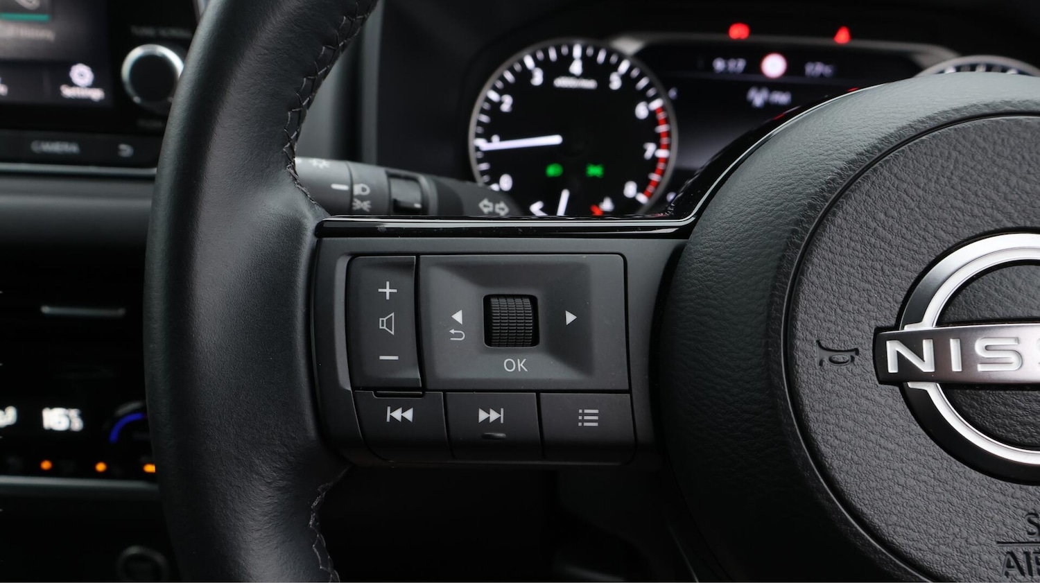 Used Nissan Qashqai for sale - 76727717: Photo 41