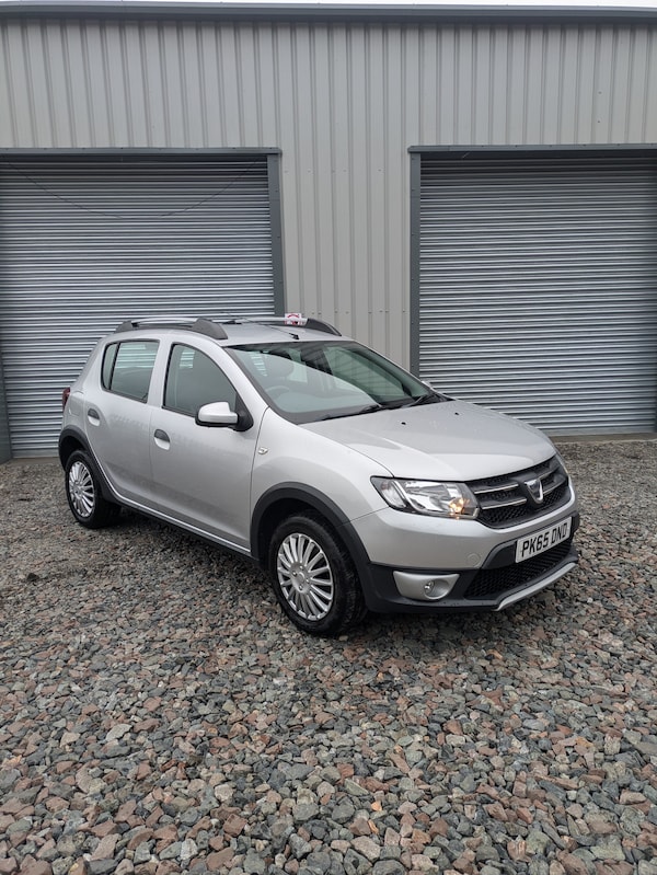 Used Dacia Sandero Stepway 2015 for sale - 76182415: Photo 2