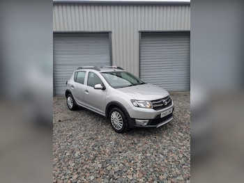 Used Dacia Sandero Stepway 2015 for sale - 76182415: Photo 2