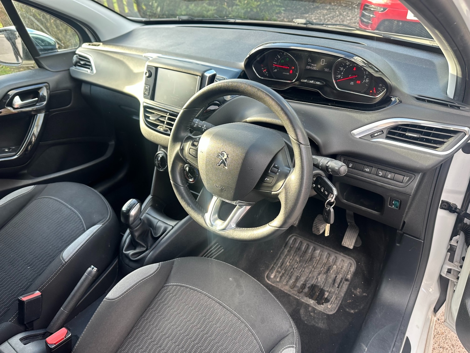 Used Peugeot 208 2015 for sale - 77836735: Photo 19