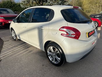 Used Peugeot 208 2015 for sale - 77836735: Photo