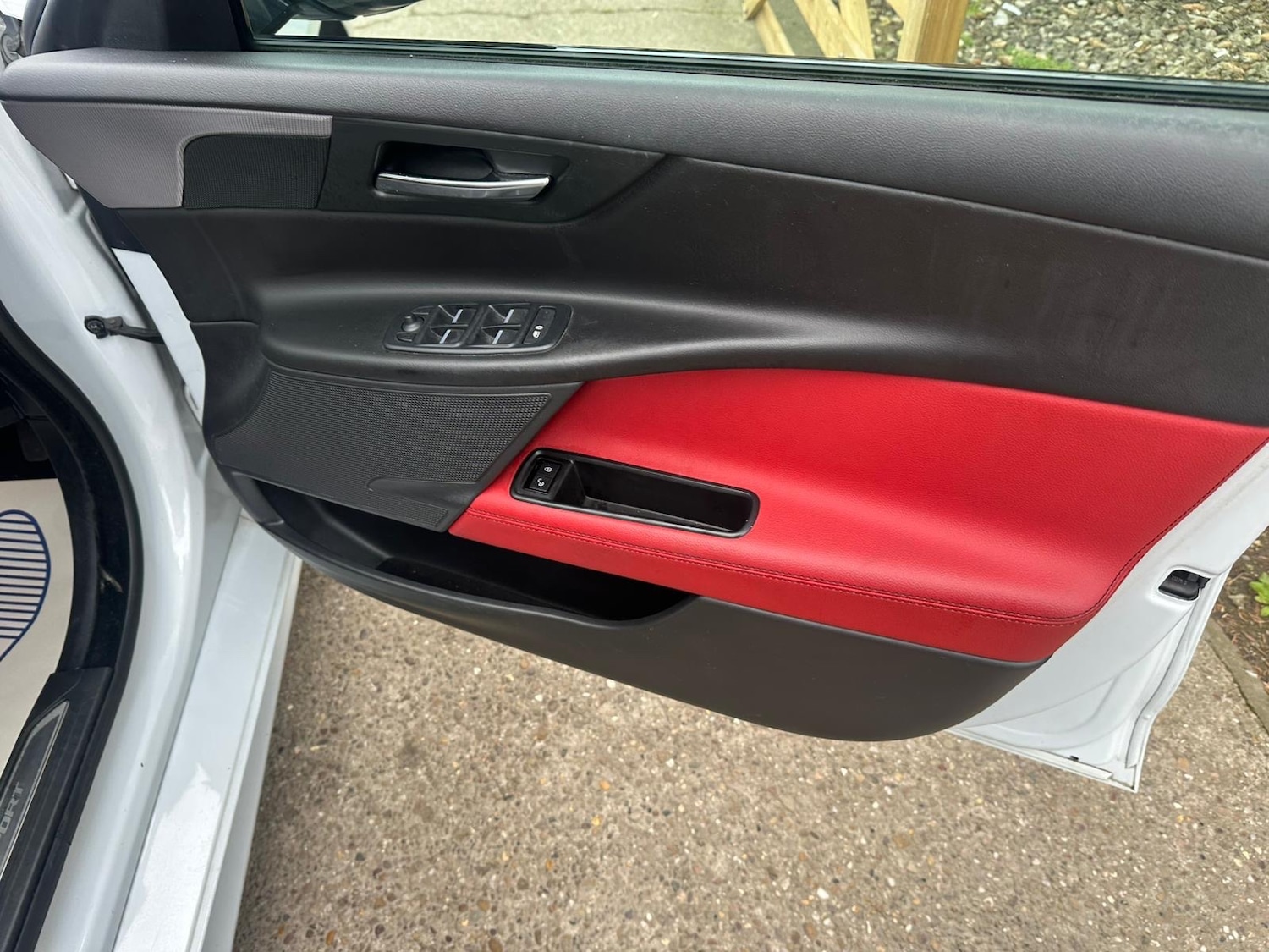 Used Jaguar XE 2017 for sale - 78090705: Photo 7