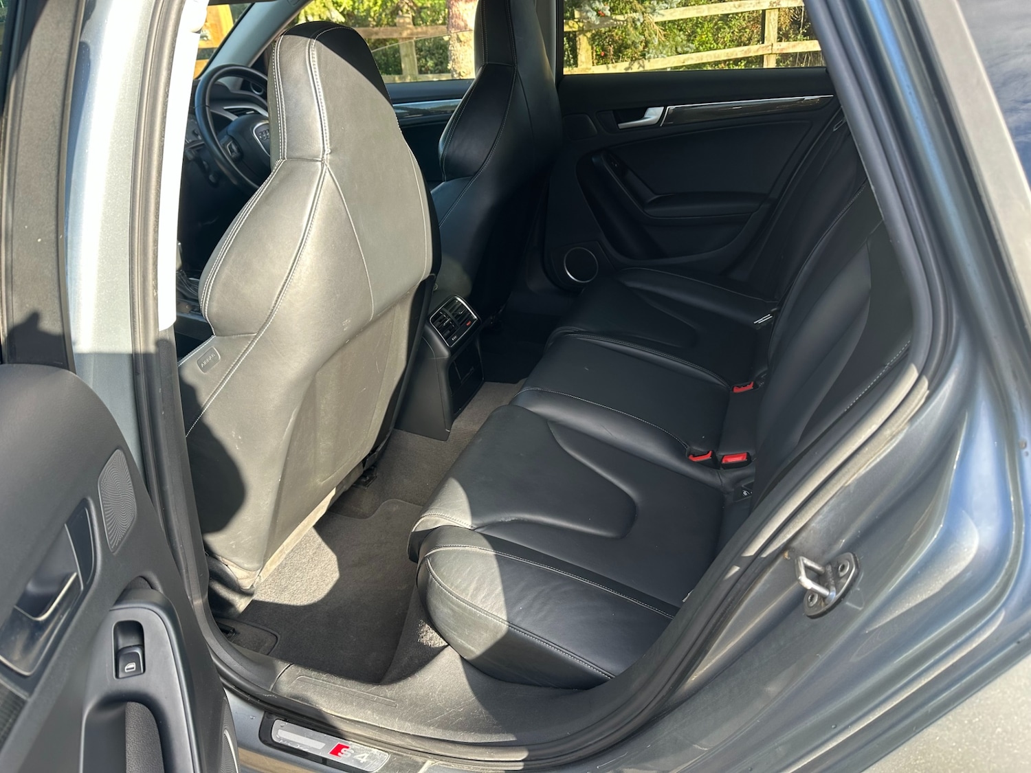 Used Audi A4 2010 for sale - 76384312: Photo 13