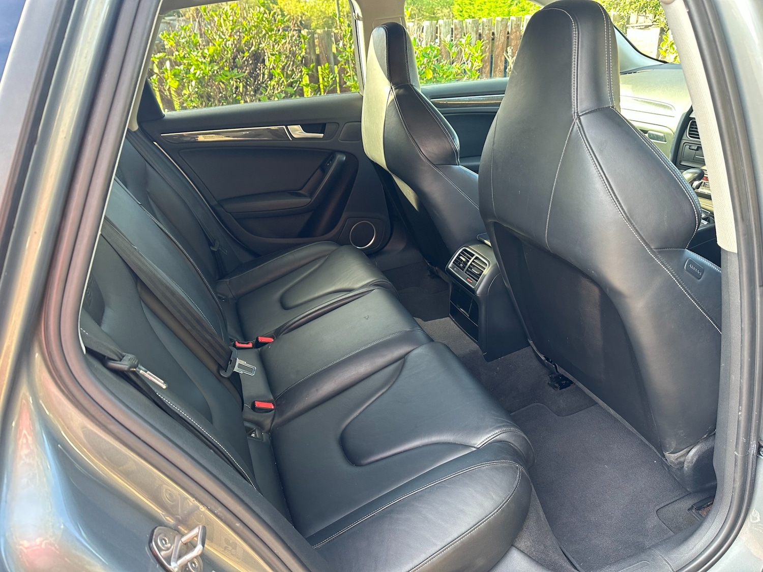 Used Audi A4 2010 for sale - 76384312: Photo 14