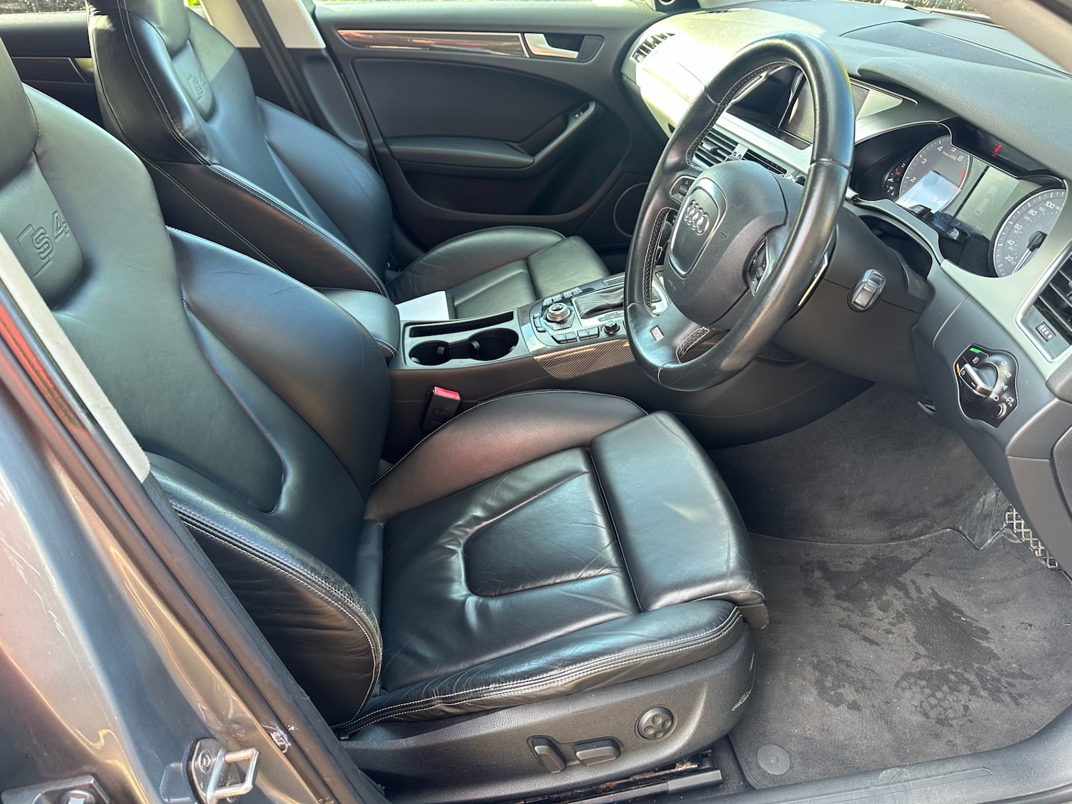 Used Audi A4 2010 for sale - 76384312: Photo 8