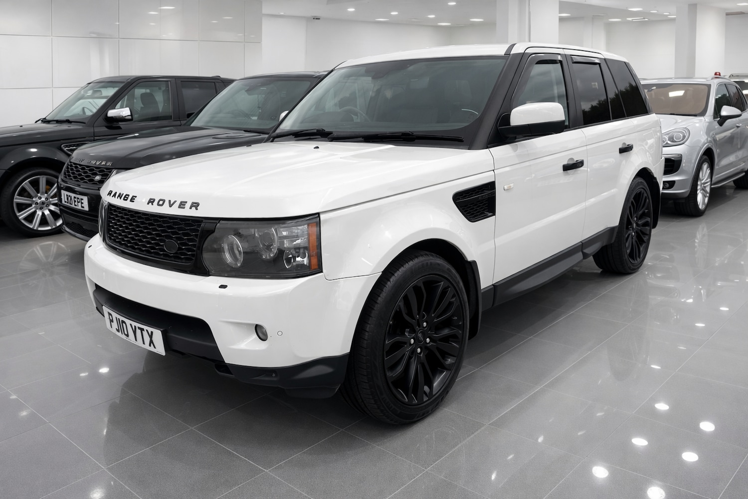 Used Land Rover Range Rover Sport 2010 for sale - 77643464: Photo 2