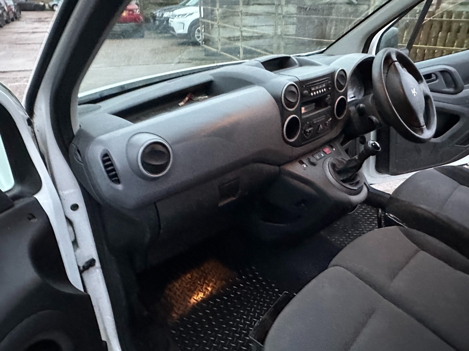 Used Peugeot Partner 2017 for sale - 77138682: Photo 13