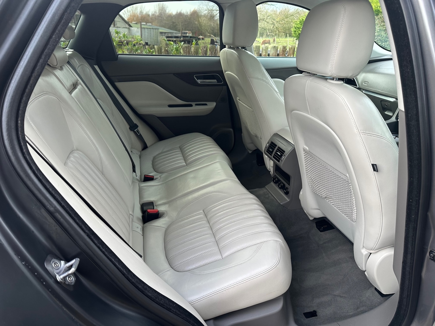 Used Jaguar F-Pace 2017 for sale - 76799539: Photo 10