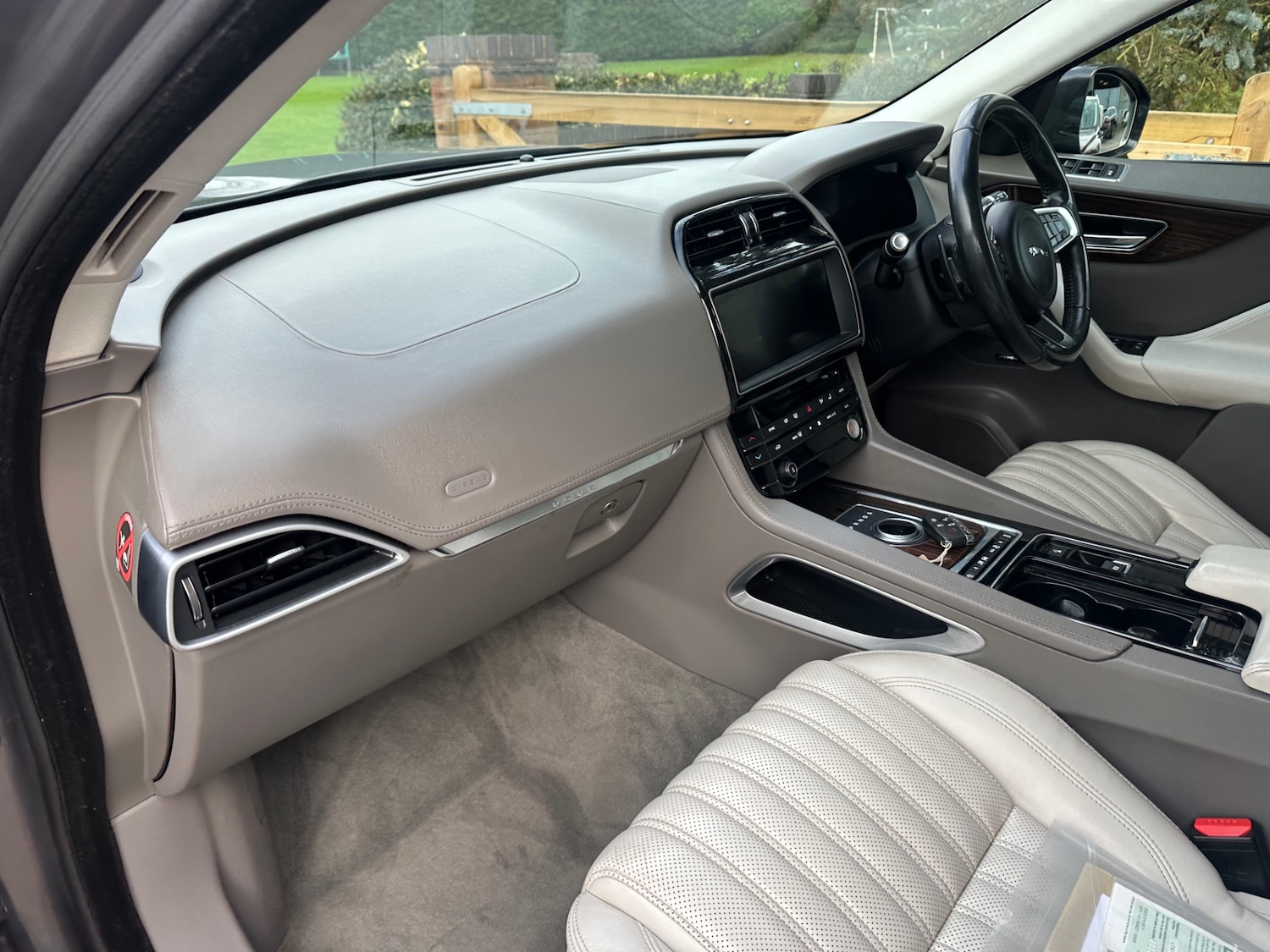 Used Jaguar F-Pace 2017 for sale - 76799539: Photo 12