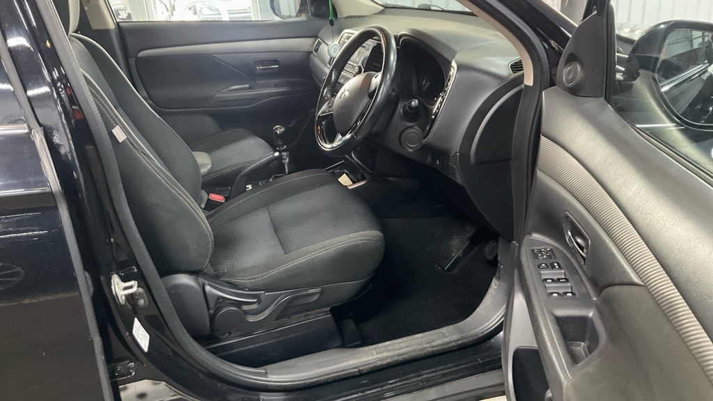 Used Mitsubishi Outlander 2017 for sale - 77778228: Photo 14