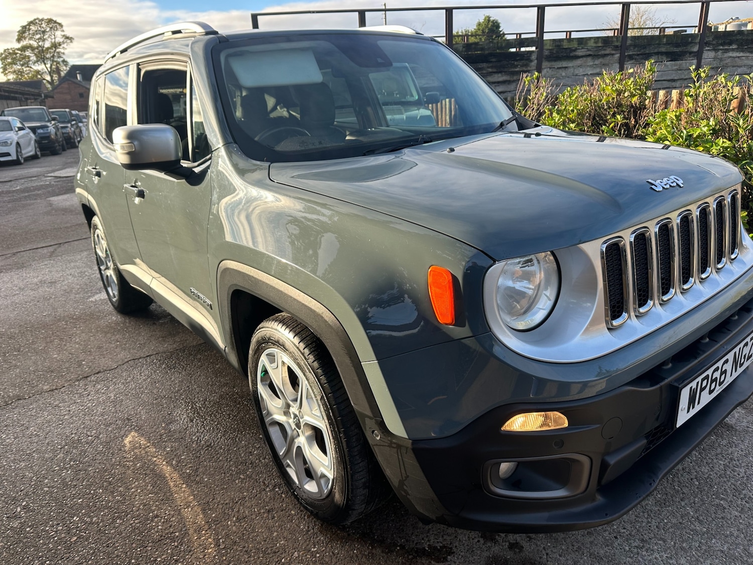 Used Jeep Renegade 2016 for sale - 76375635: Photo 2