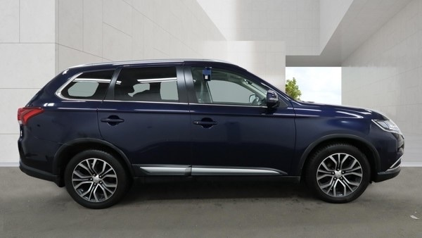 Used Mitsubishi Outlander 2017 for sale - 78139194: Photo 2
