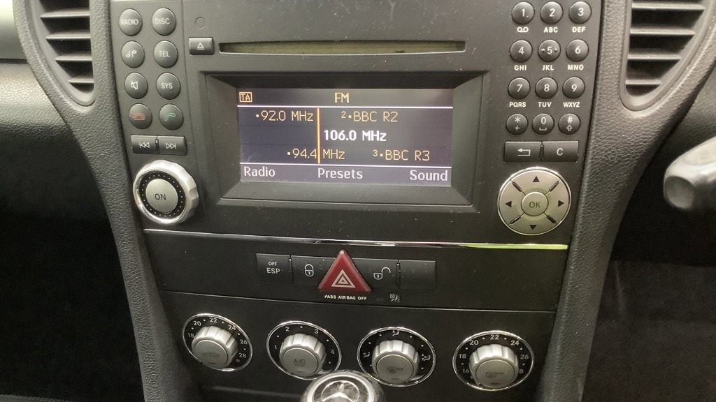 Used Mercedes-Benz SLK 2010 for sale - 76411467: Photo 11