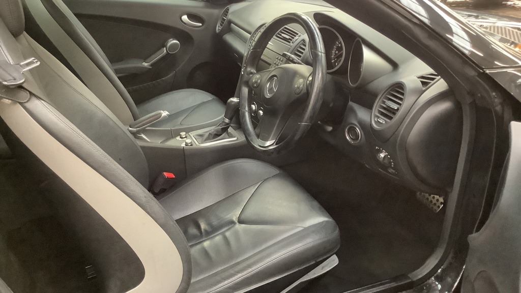 Used Mercedes-Benz SLK 2010 for sale - 76411467: Photo 8