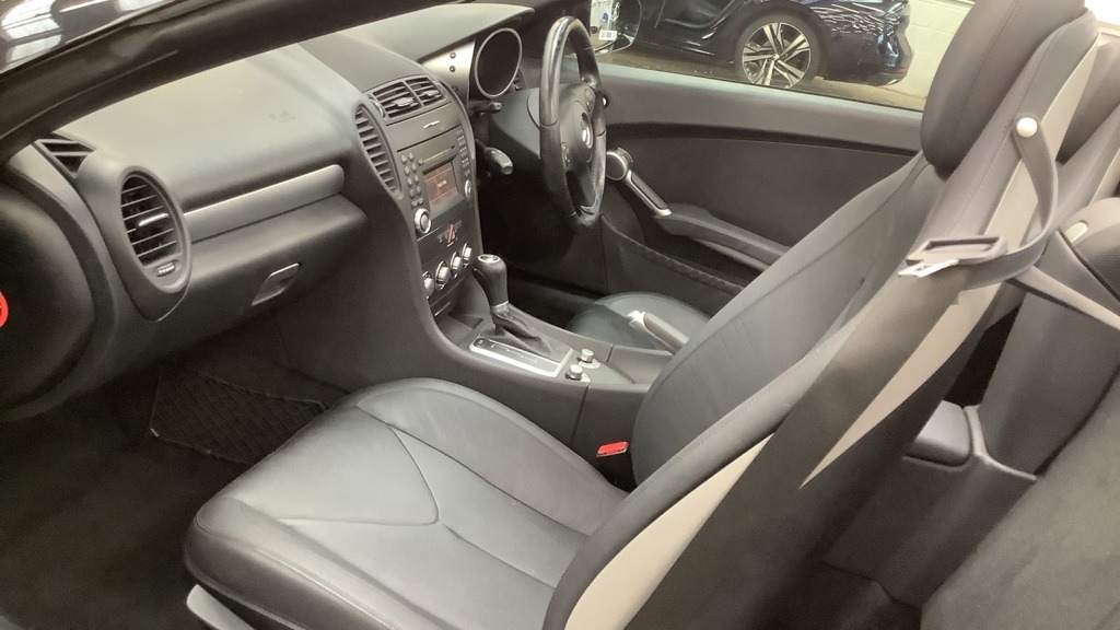 Used Mercedes-Benz SLK 2010 for sale - 76411467: Photo 9