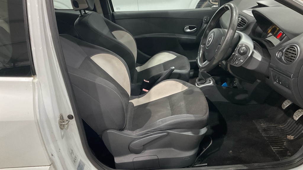 Used Renault Clio 2011 for sale - 77223086: Photo 14