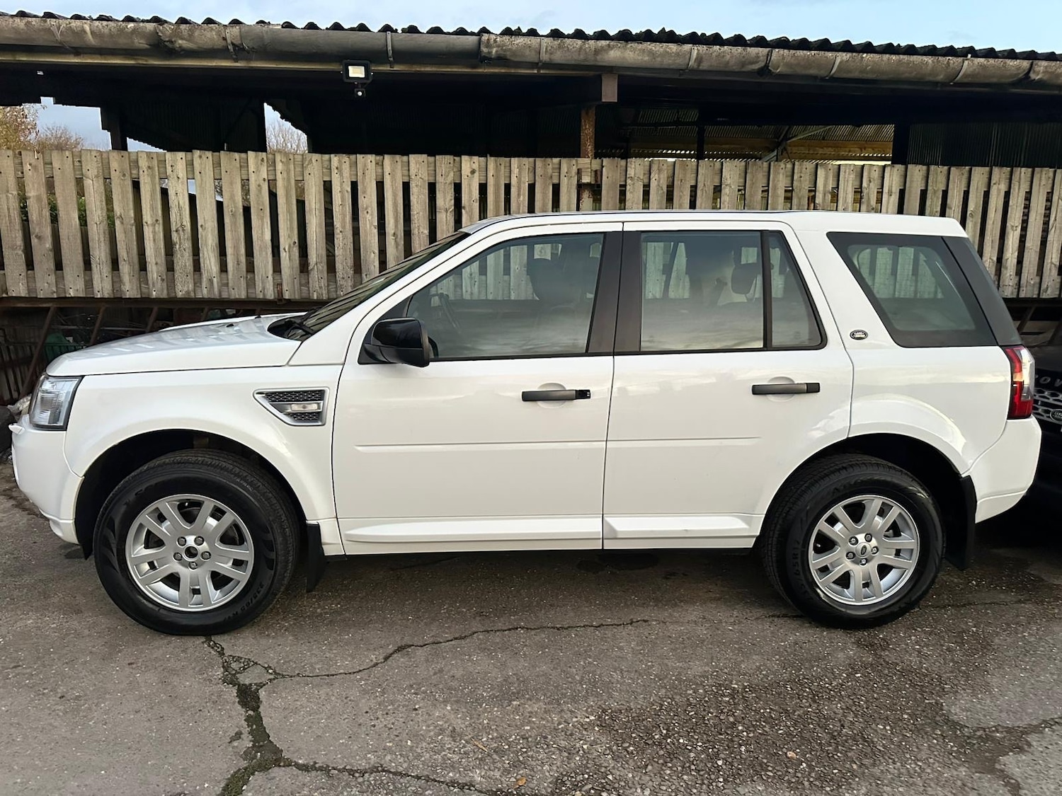 Used Land Rover Freelander 2012 for sale - 76637833: Photo 2