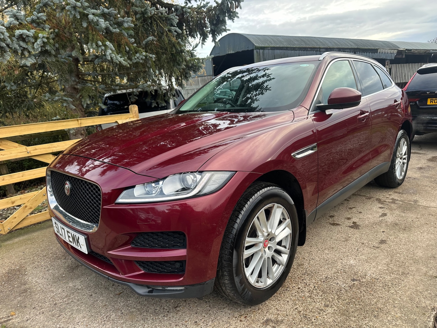 Used Jaguar F-Pace 2017 for sale - 76799490: Photo 1