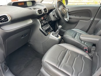 Used Citroen C3 Picasso 2017 for sale - 79053462: Photo