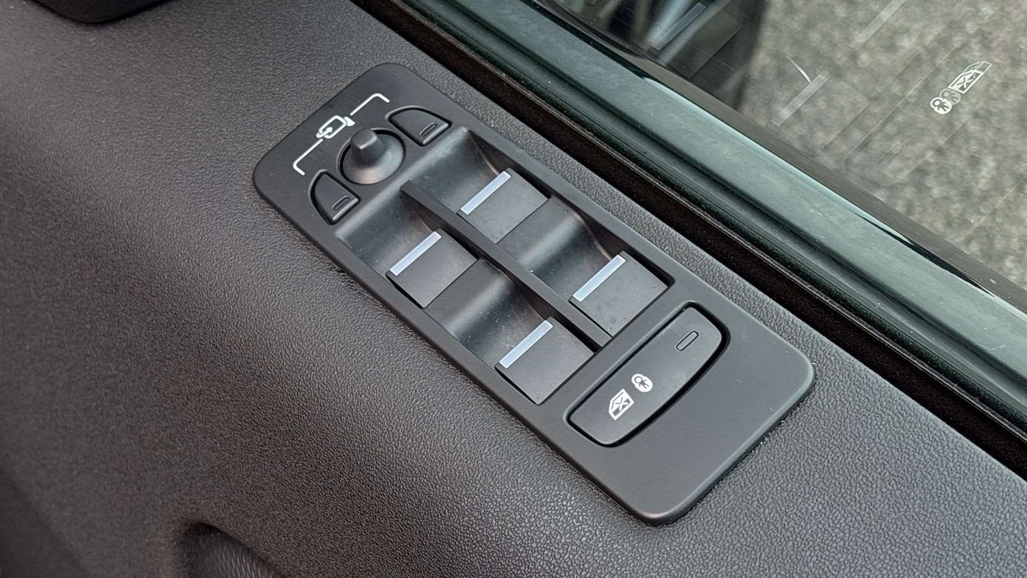 Used Land Rover Discovery Sport 2024 for sale - 77233124: Photo 35