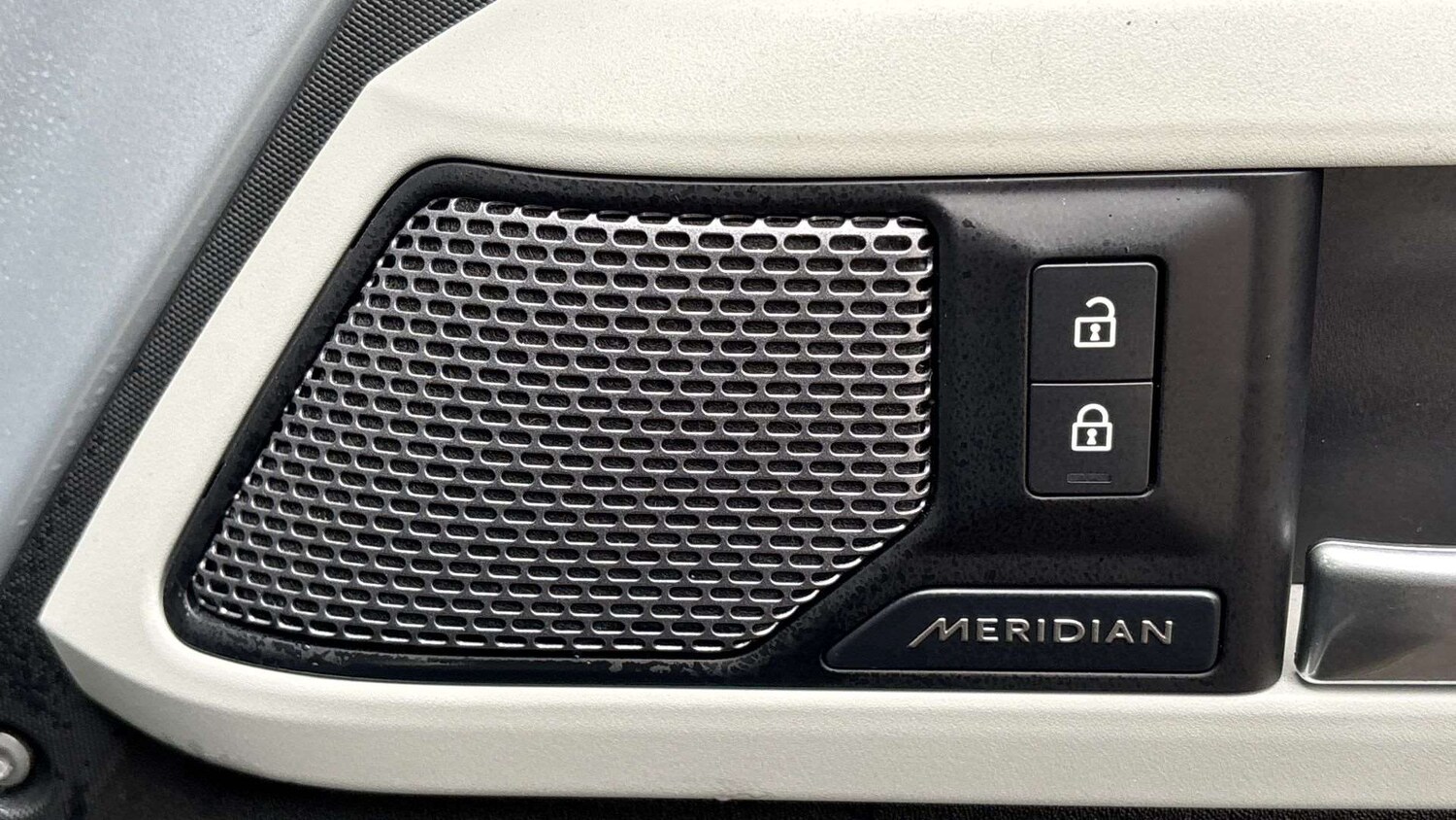 Used Land Rover Defender 2021 for sale - 76459806: Photo 24