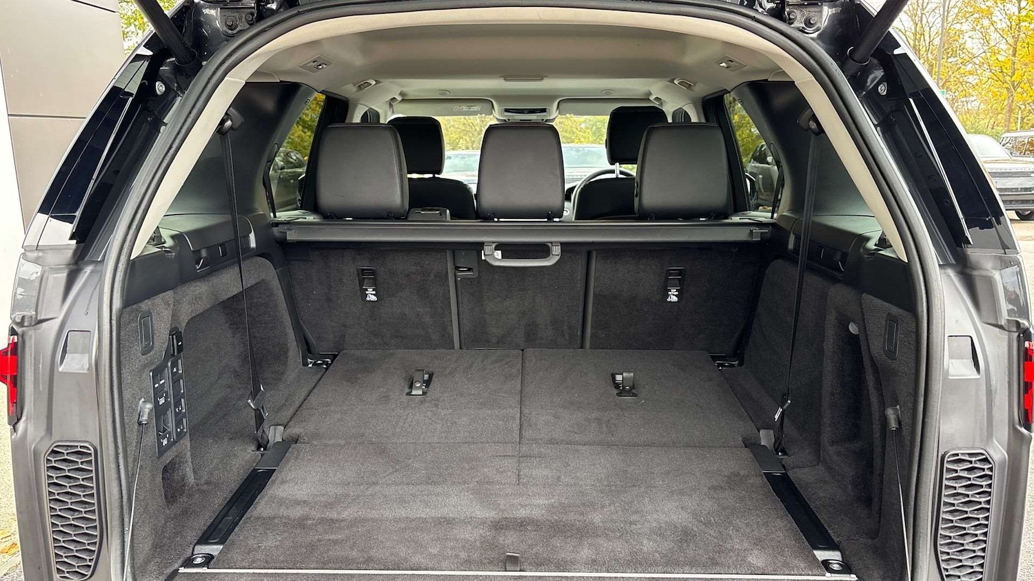 Used Land Rover Discovery 2022 for sale - 76460131: Photo 10