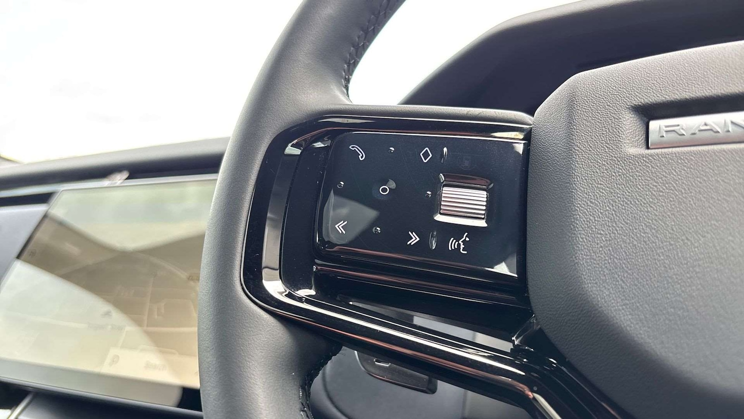 Used Land Rover Range Rover Velar 2023 for sale - 76459966: Photo 31