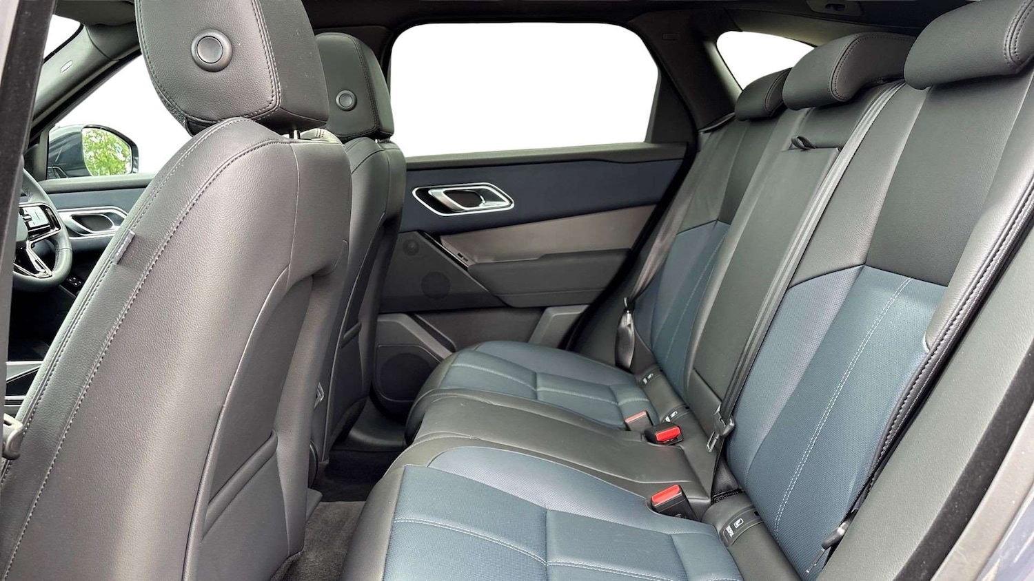 Used Land Rover Range Rover Velar 2023 for sale - 76459966: Photo 4