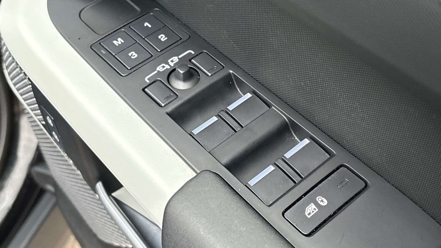 Used Land Rover Defender 2024 for sale - 77458537: Photo 33