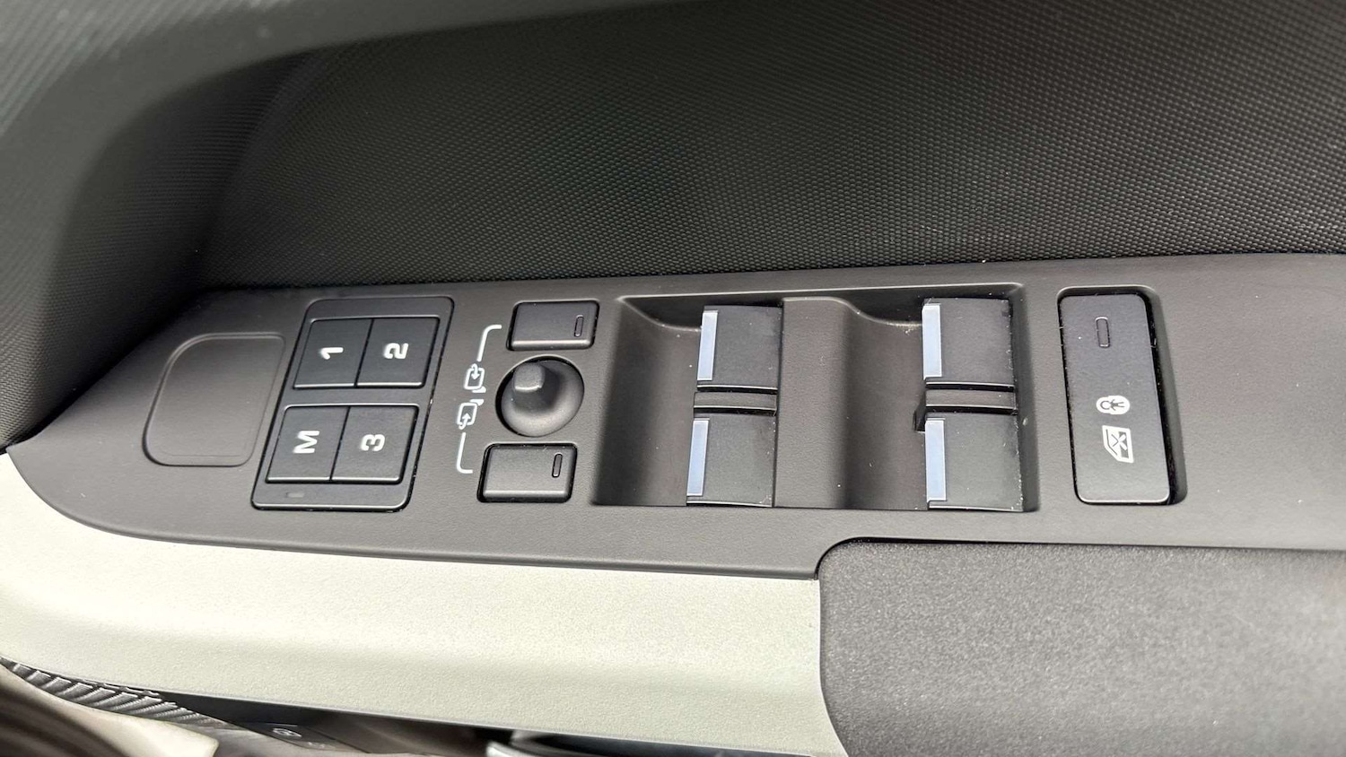 Used Land Rover Defender 2022 for sale - 76460577: Photo 25