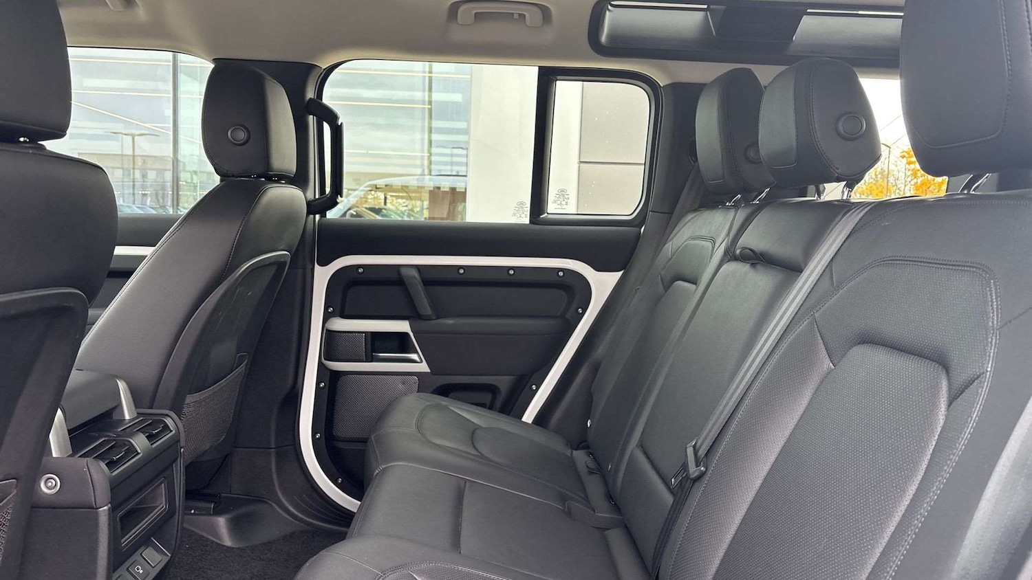 Used Land Rover Defender 2022 for sale - 76460577: Photo 4