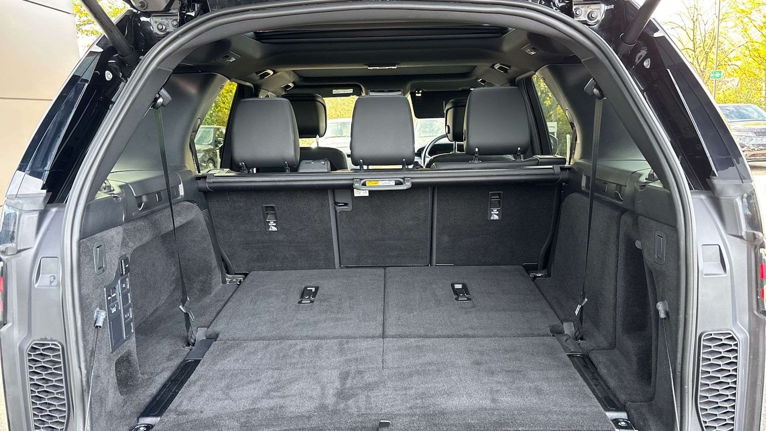 Used Land Rover Discovery 2023 for sale - 76460442: Photo 10