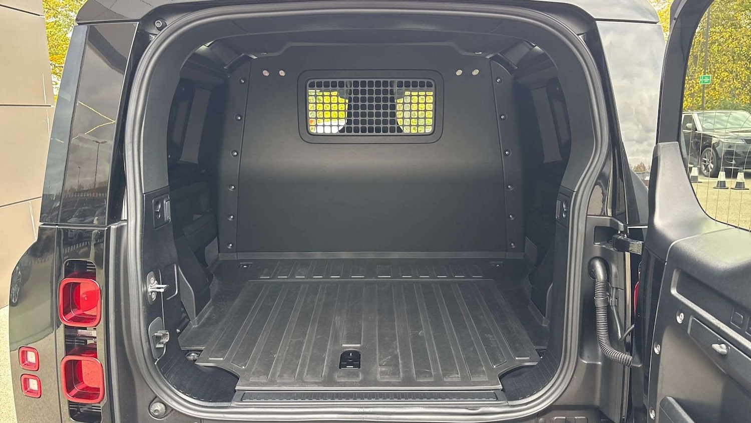 Used Land Rover Defender 2024 for sale - 76460318: Photo 10