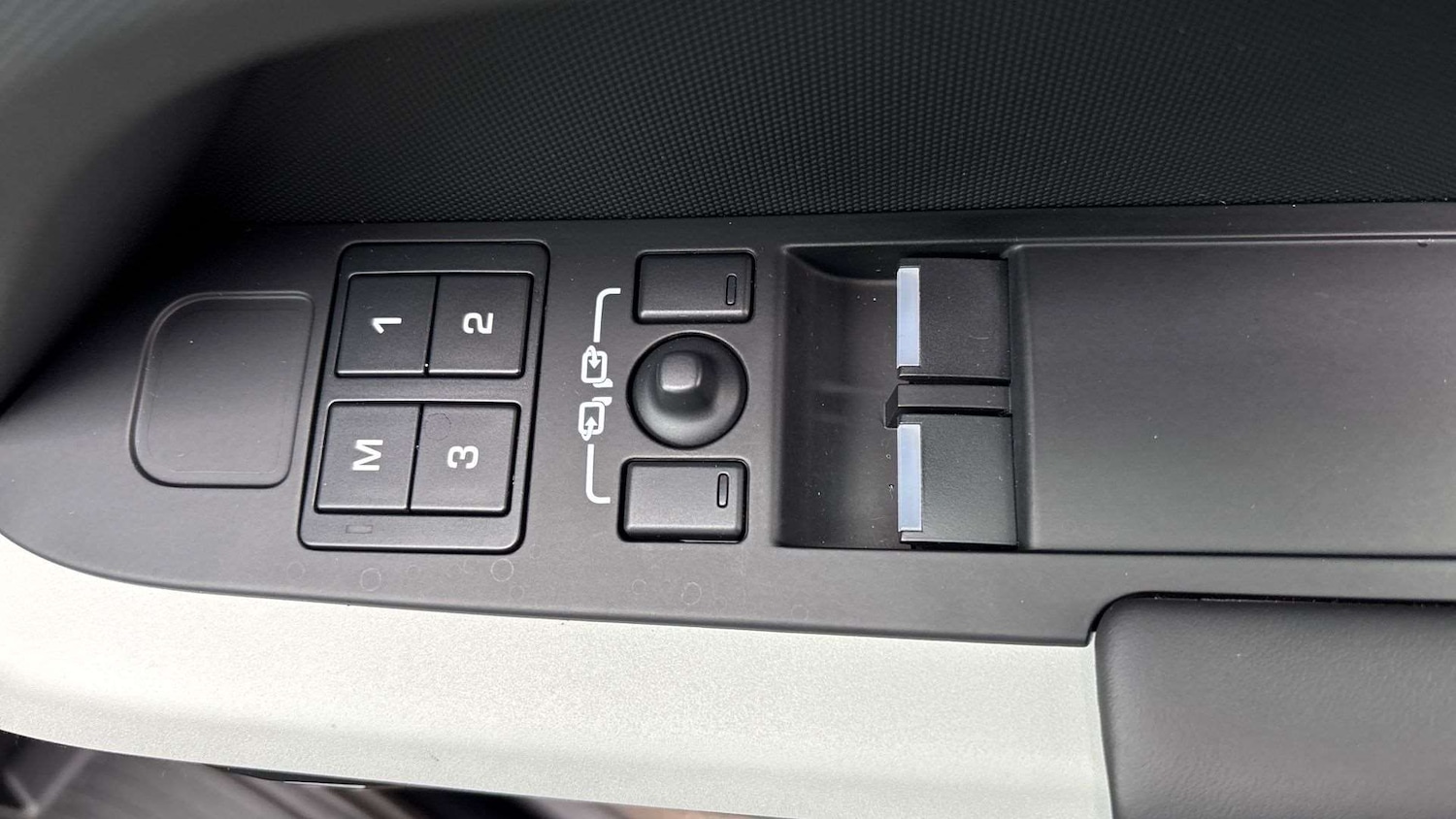 Used Land Rover Defender 2024 for sale - 76460318: Photo 25