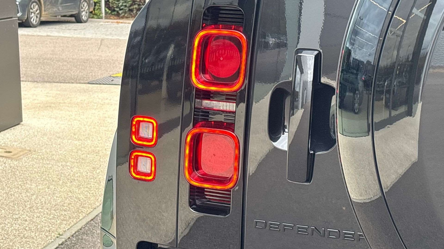 Used Land Rover Defender 2024 for sale - 76460318: Photo 26