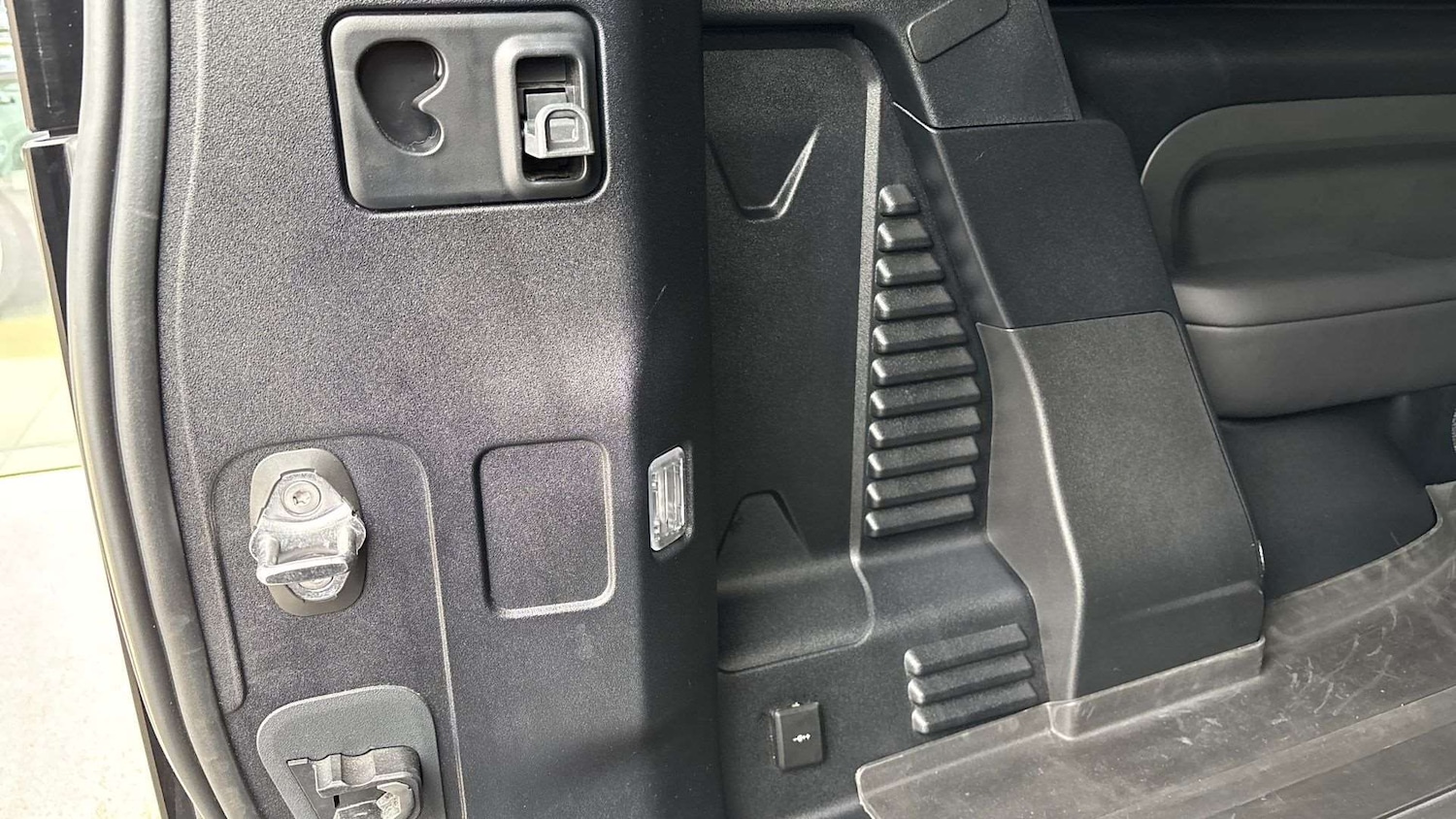 Used Land Rover Defender 2024 for sale - 76460318: Photo 27