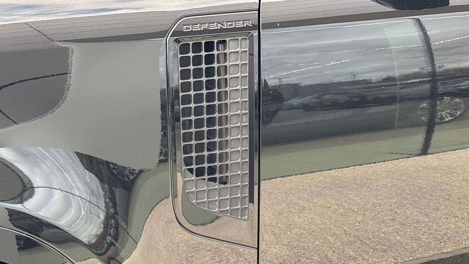 Used Land Rover Defender 2024 for sale - 76460318: Photo 28