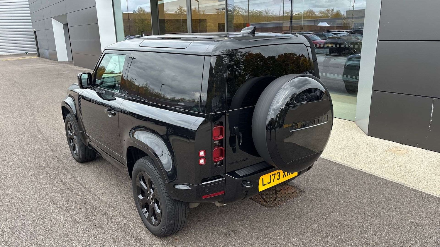 Used Land Rover Defender 2024 for sale - 76460318: Photo 32