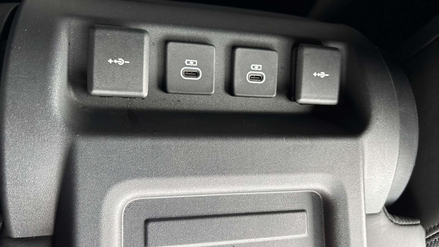 Used Land Rover Defender 2024 for sale - 76460318: Photo 33