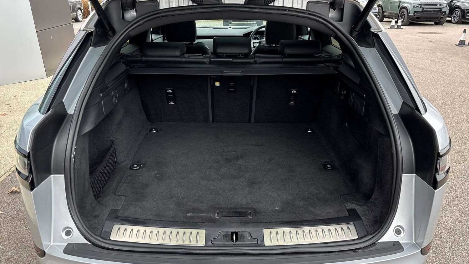 Used Land Rover Range Rover Velar 2023 for sale - 77553021: Photo 10